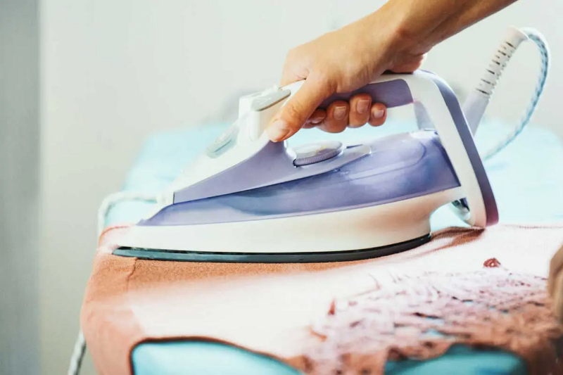 Steam Iron Use1