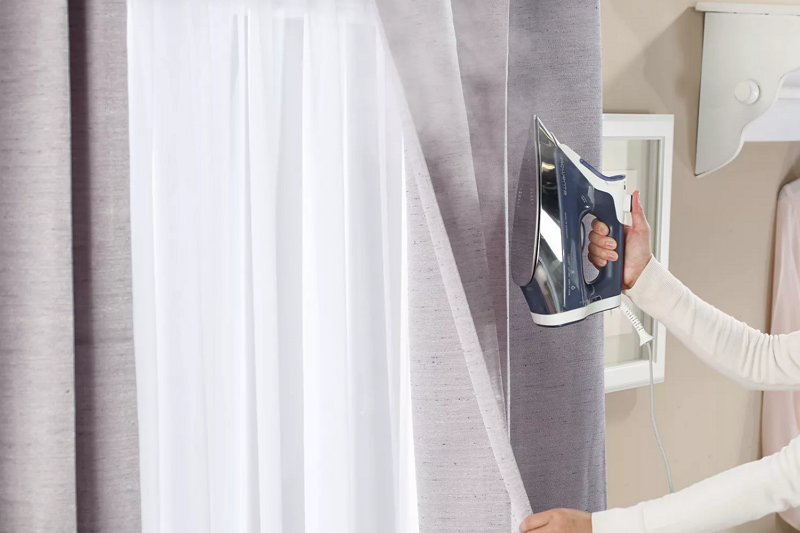 How To Use a Steam Iron To Clean Curtains And Bedding？