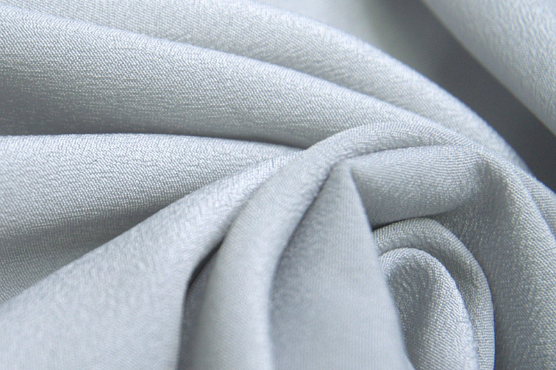 How To Use a Steam Iron To Easily Iron Heavy Fabrics?
