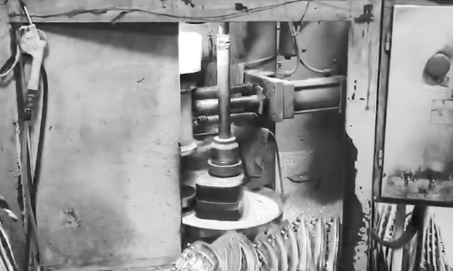 Edge Deburring for the Soleplate (2)