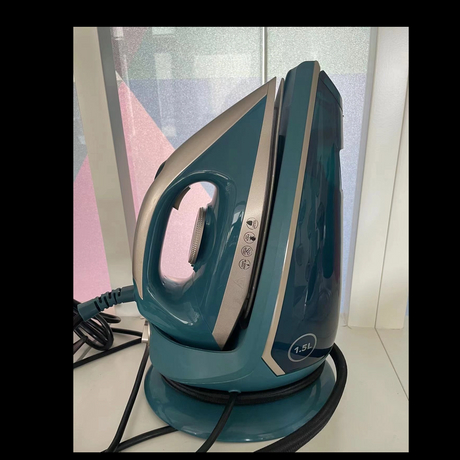 2024 Newest Models 1.5L Ceramic Soleplate Commercial Vertical Electric Steam Iron Station