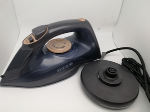 NEW design cordless steam iron 2200W High Power clothes ironing electric handle dry spray flat steam irons