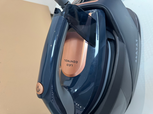 Big Water Tank Steam Press Iron Vertical Electric Irons Machine Automatic Steam Iron For clothes